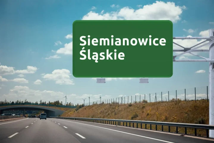 duży, zielony znak drogowy z nazwą Siemianowice Śląskie, wiszący nad autostradą