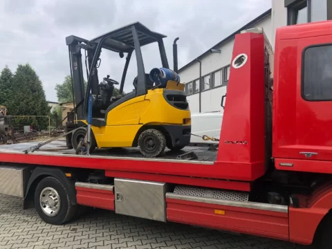pomoc drogowa tychy - załadowany wózek widłowy