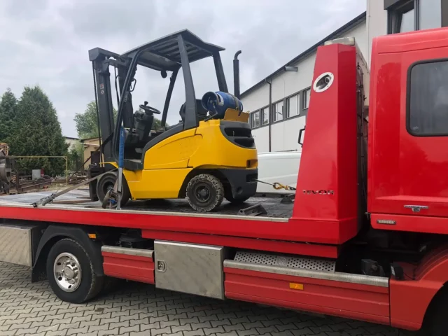 pomoc drogowa tychy - załadowany wózek widłowy